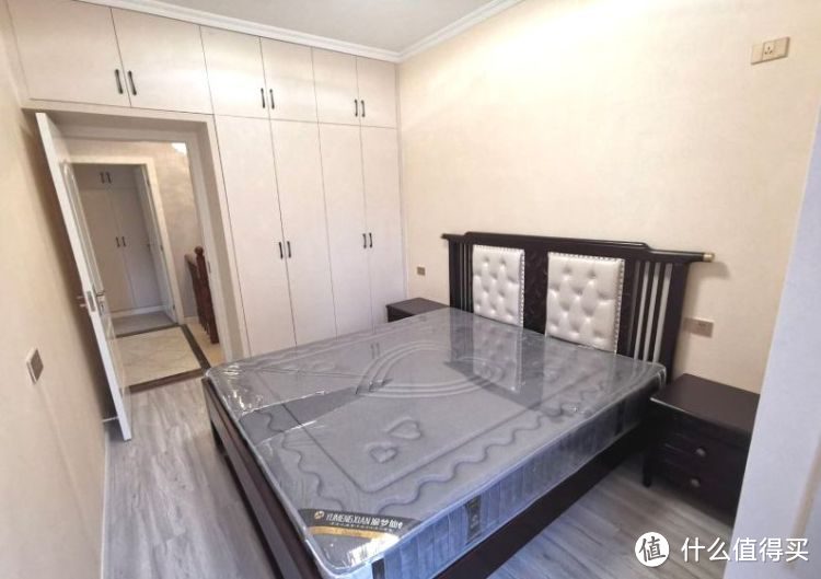 買不起別墅可以看看躍層，128㎡三室兩廳大躍層，堪稱空中別墅