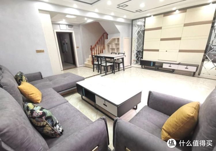 買不起別墅可以看看躍層，128㎡三室兩廳大躍層，堪稱空中別墅