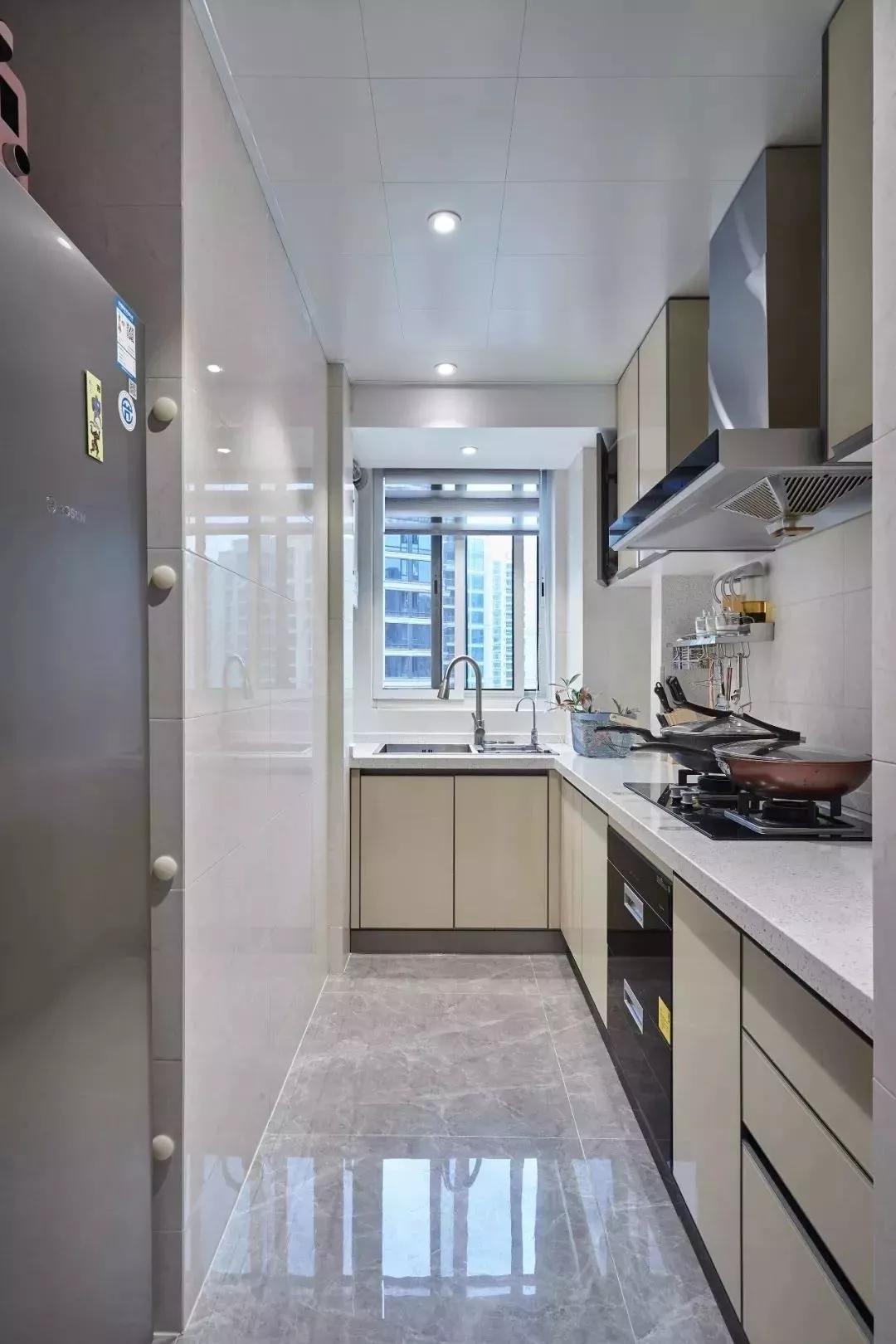 后現(xiàn)代裝修風格_現(xiàn)代簡約風格客廳裝修效果圖_2015現(xiàn)代簡約風格客廳裝修效果圖