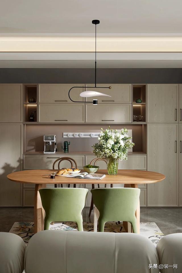 房屋浪漫布置圖片(95平米法式風(fēng)格裝修，輕奢浪漫居所，姐妹們的夢想小家)(圖5)