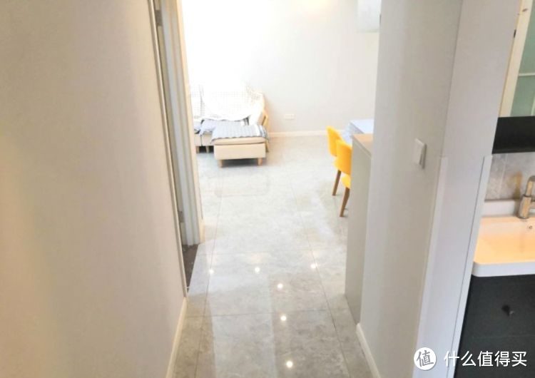 剛完工的新房，硬裝15萬設(shè)計(jì)成現(xiàn)代簡(jiǎn)約風(fēng)格，看一眼都是享受