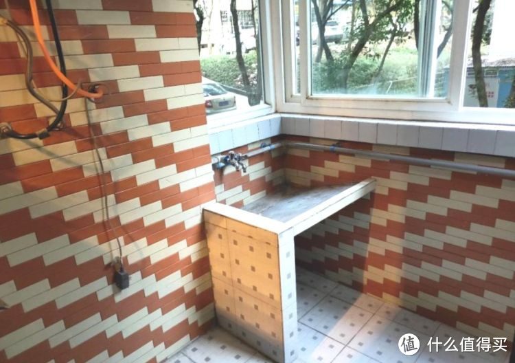 136㎡錯層大四房，優(yōu)雅的新中式裝修，衣柜里面裝廁所，誰見過？