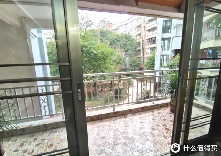 136㎡錯層大四房，優(yōu)雅的新中式裝修，衣柜里面裝廁所，誰見過？