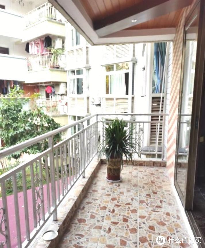 136㎡錯層大四房，優(yōu)雅的新中式裝修，衣柜里面裝廁所，誰見過？