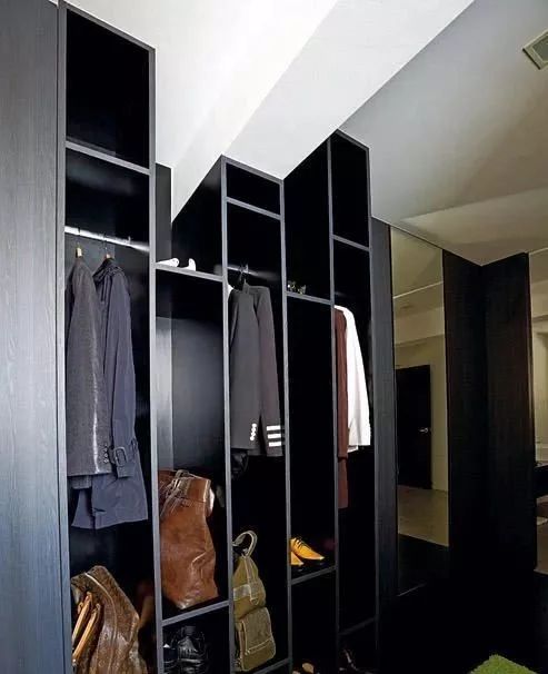 嵌入式衣柜，衣柜入墻，移花接木，充分利用每一寸空間！
