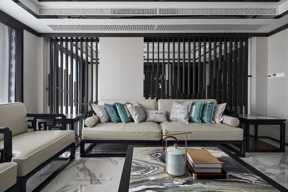 客廳沙發(fā)裝修效果圖新中式，燕東園中式現(xiàn)代客廳設(shè)計(jì)圖片賞析