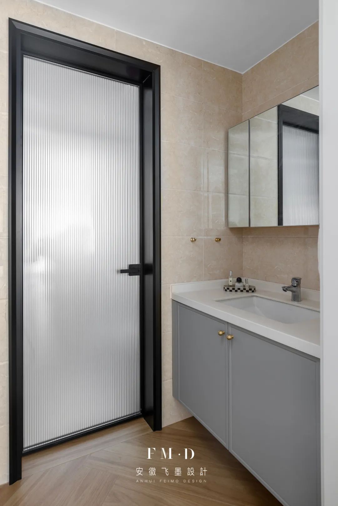 裝修門_儲(chǔ)物間門裝修效果圖_黑胡桃色門裝修效果圖