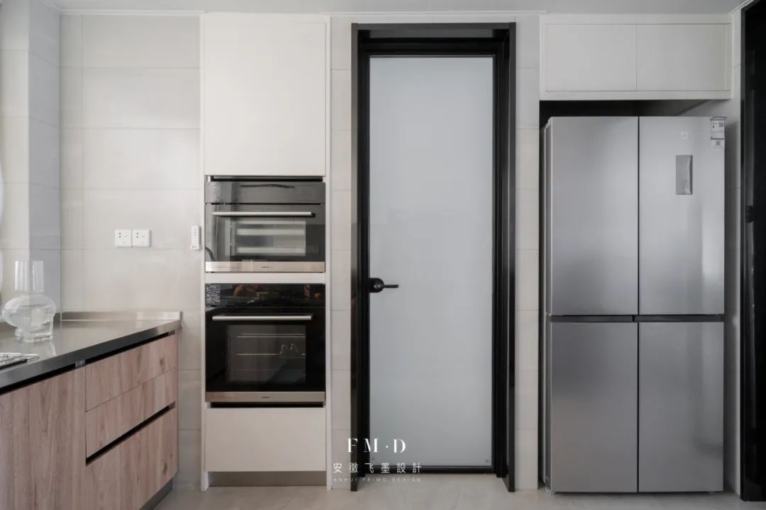 裝修門_黑胡桃色門裝修效果圖_儲(chǔ)物間門裝修效果圖