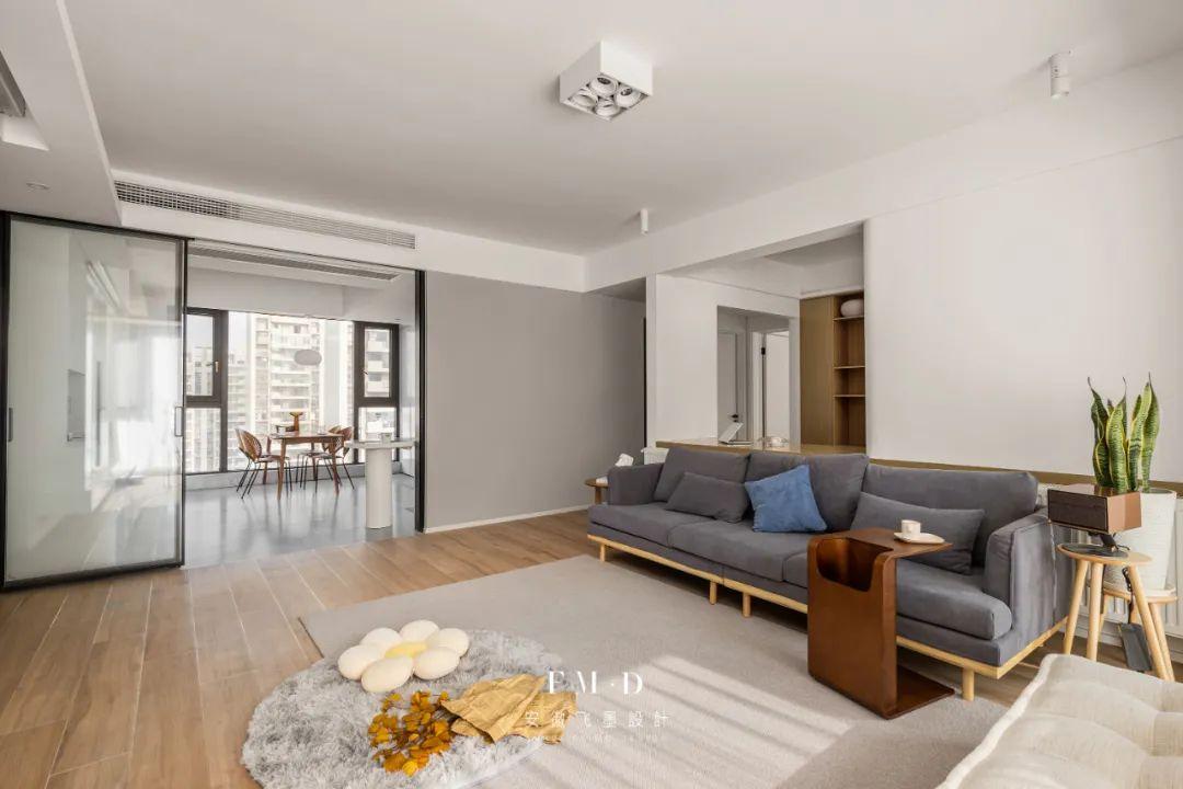 儲(chǔ)物間門裝修效果圖_黑胡桃色門裝修效果圖_裝修門