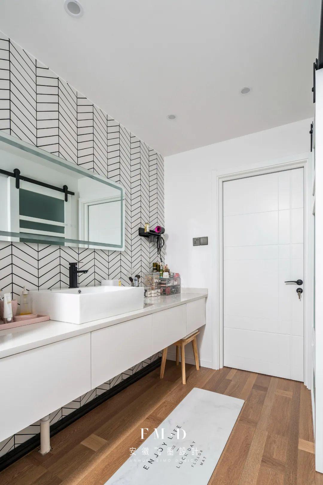 裝修門_儲(chǔ)物間門裝修效果圖_黑胡桃色門裝修效果圖