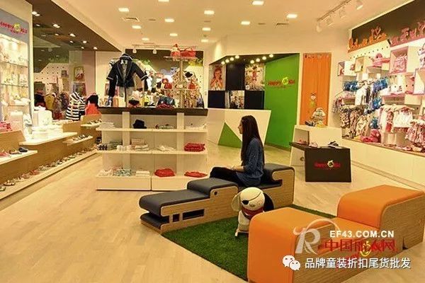 童裝店鋪裝修設(shè)計要點，怎樣裝修出特色店鋪！  品牌童裝尾貨一手貨源，幫你來裝修