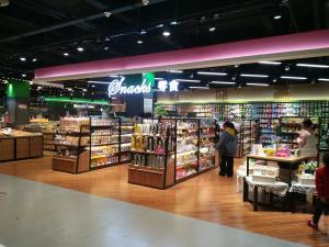 超市裝修案例,超市過(guò)道,超市零食區(qū)擺放設(shè)計(jì)，0149345ca5520da801208f8bcc9d31.jpg