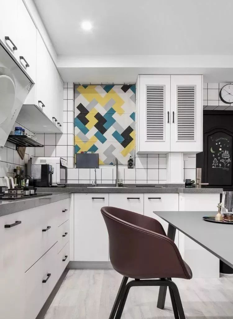 小陽臺(tái)裝修效果圖_陽臺(tái)榻榻米裝修效果_裝修陽臺(tái)效果圖片欣賞