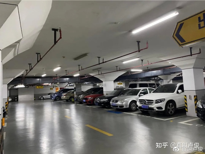 “我這輩子沒見過這么好的車庫。”