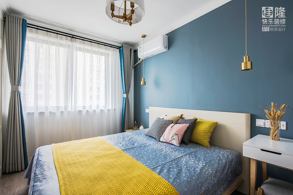 臥室窗簾裝修效果圖90㎡北歐風(fēng)二居室，詩意地棲居北歐極簡臥室設(shè)計圖片賞析