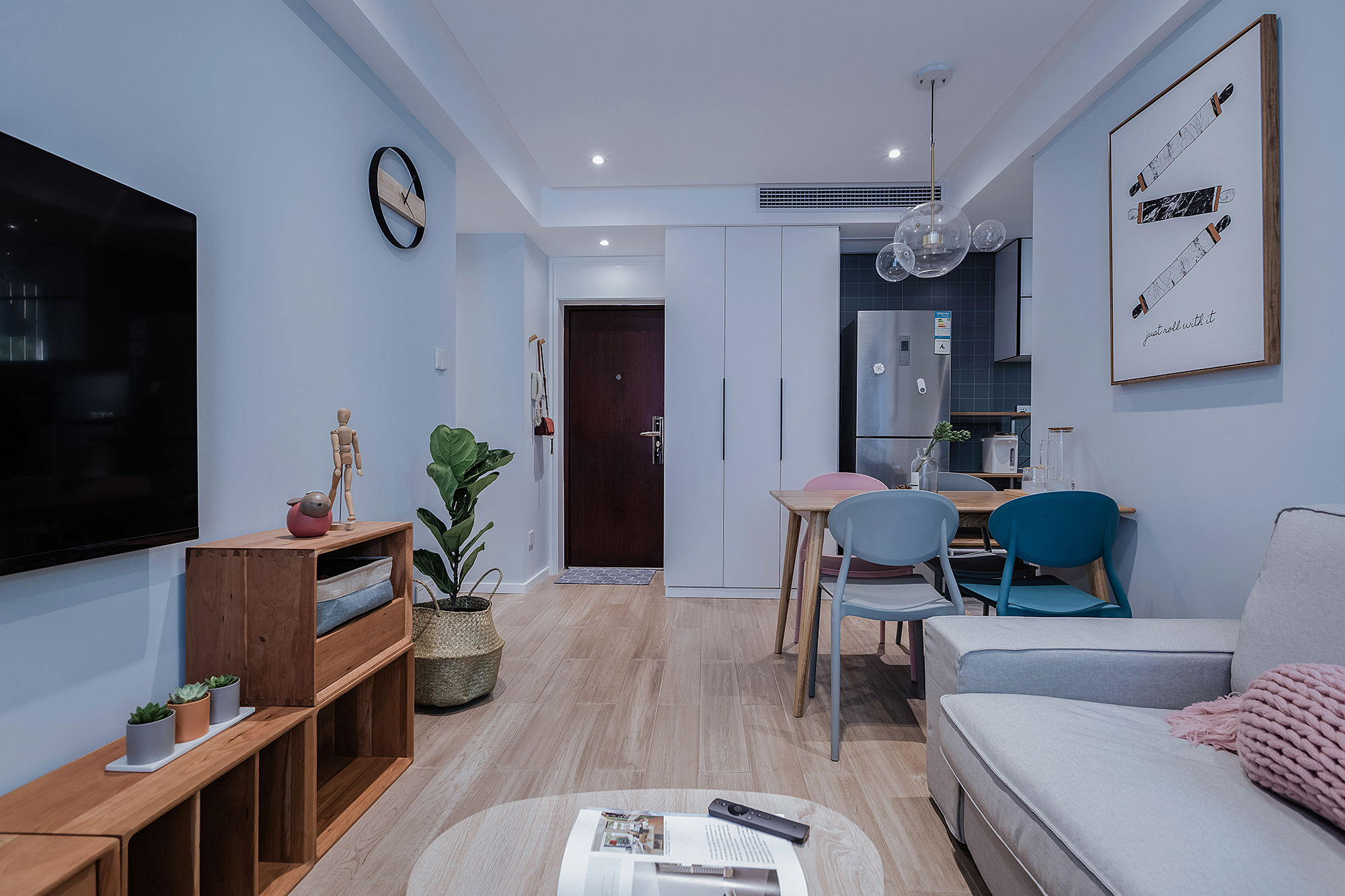 客廳木地板裝修效果圖悠雅55平簡(jiǎn)約小戶(hù)型客廳裝修美現(xiàn)代簡(jiǎn)約客廳設(shè)計(jì)圖片賞析