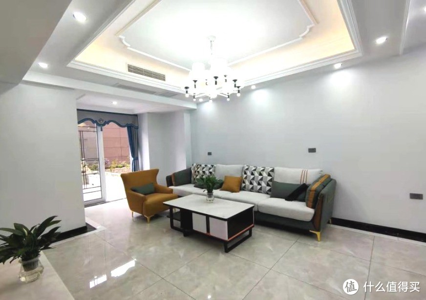 擠破頭買(mǎi)了這套100㎡小三房，送超大平臺(tái)花園，比房子大了一倍