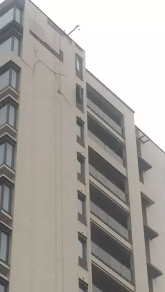 杭州一樓盤豪華裝修，沒交付外墻已開裂！業(yè)主發(fā)現(xiàn)30多處質量問題，快崩潰了