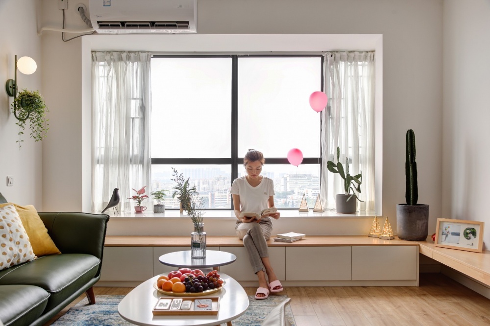 客廳木地板裝修效果圖改造一堵墻，白色+原木配色的家北歐極簡客廳設(shè)計圖片賞析