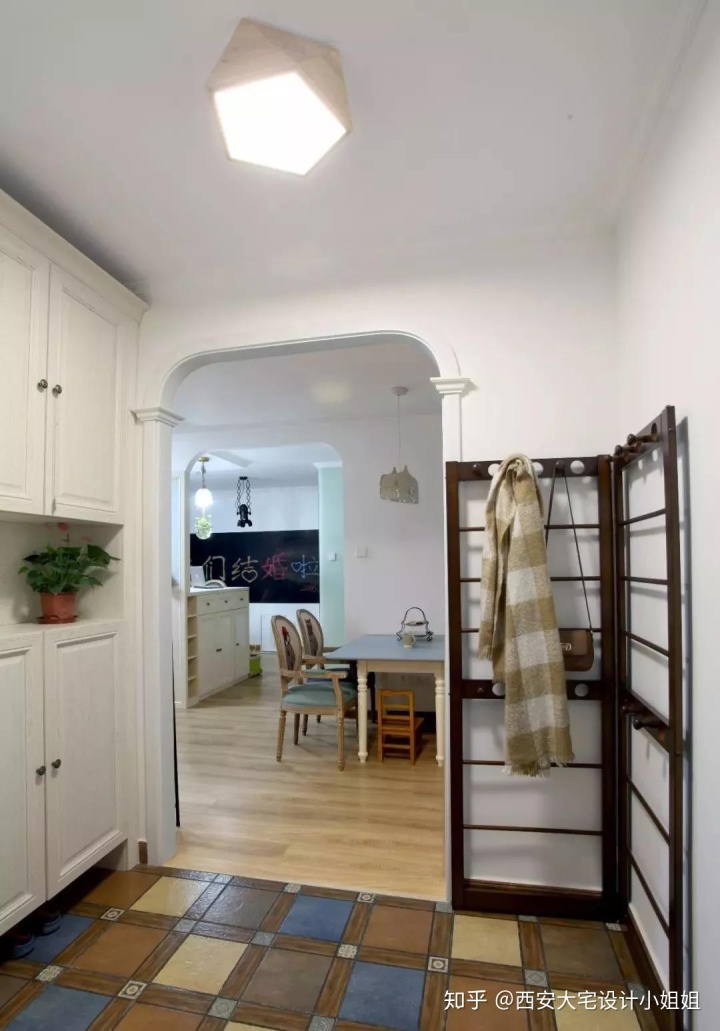 電梯入戶門廳裝修效果_門廳鞋柜玄關裝修效果圖大全_門廳玄關裝修效果圖